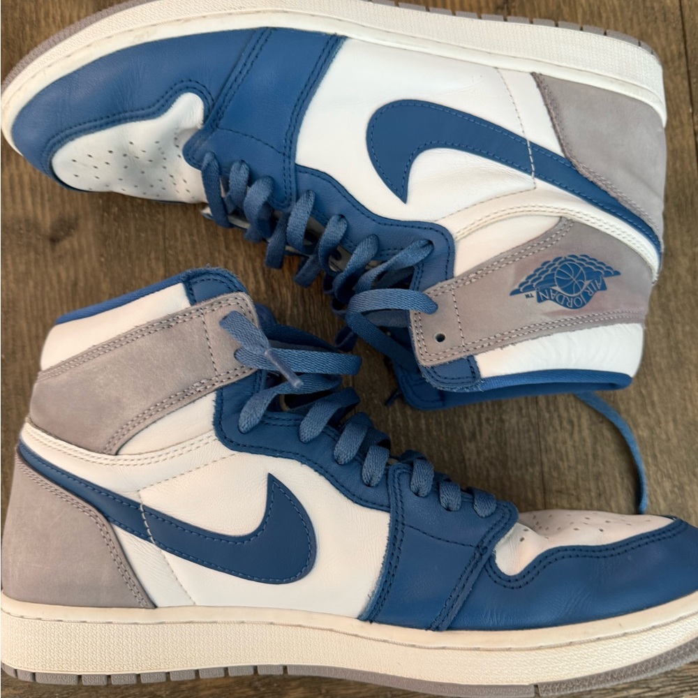 Nike Air Blue and White Sneakers - Picture 3 of 5